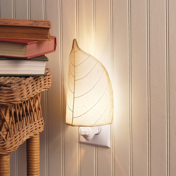 Leaf Nightlight Natural <br>(Item # 623 n)