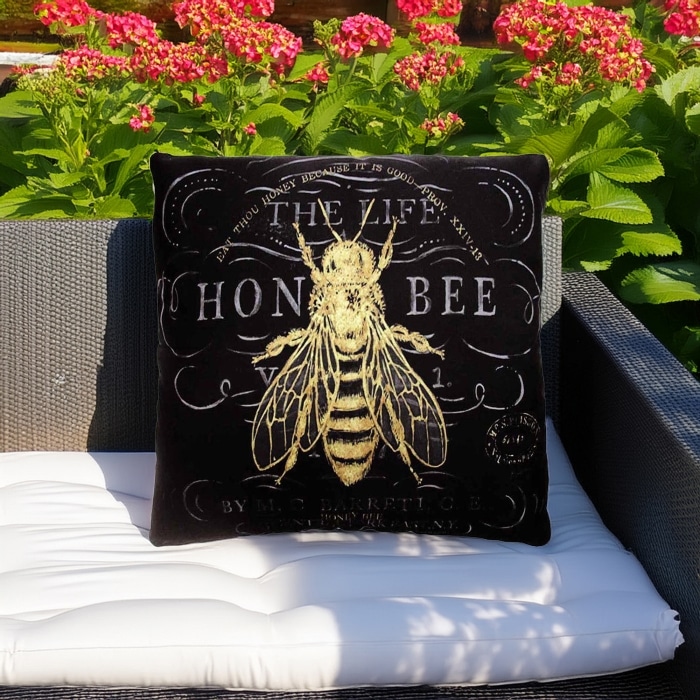 Outdoor Pillow Vintage Bee 18x18 <br>(Item # cb701lcs)