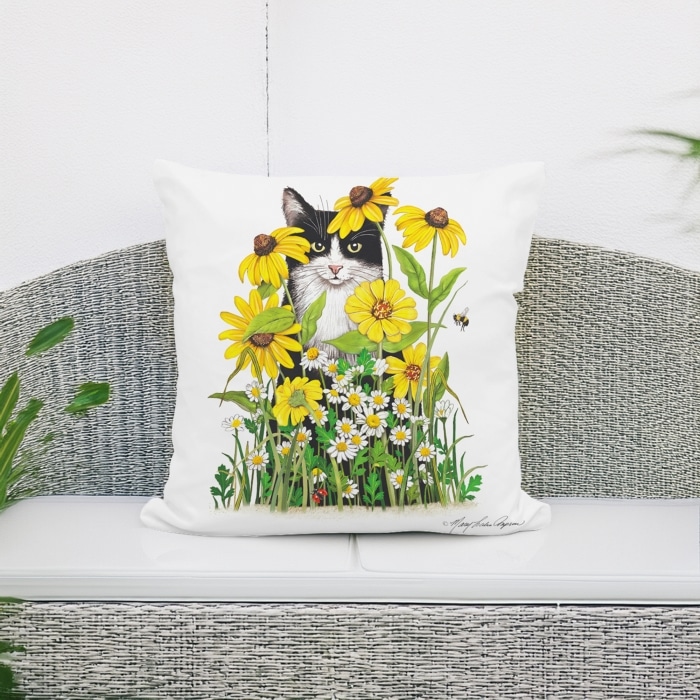 Outdoor Pillow Cat with Daisies 18x18 <br>(Item # ppl-mlt2502)